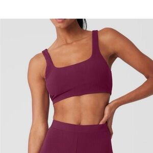 Alo run it back bra in color wild berry size small - like new condition